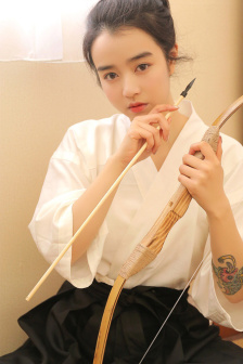 谁能相倚